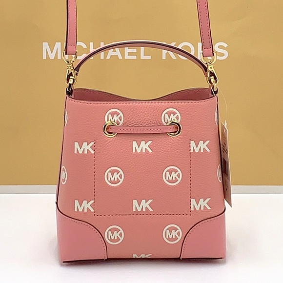 MICHAEL KORS
Mercer Small Logo Embossed Leather
Bucket Bag PRIMROSE COLOR - Picture 9 of 16